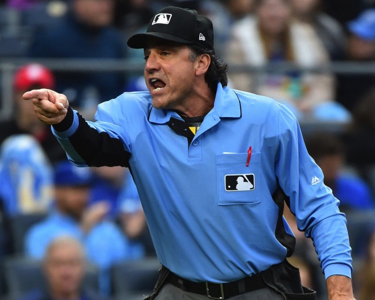 Home plate umpire phil cuzzi hi-res stock photography and images